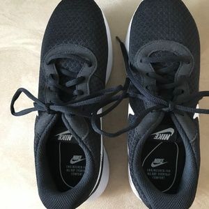 Nike Tanjun sneakers